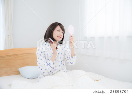 寝起き 女性 寝起き 女性 23898704