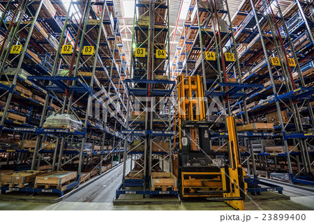 Large warehouse with tiered storage 23899400