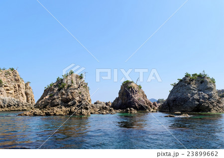 山陰海岸ジオパーク 菜種五島の写真素材