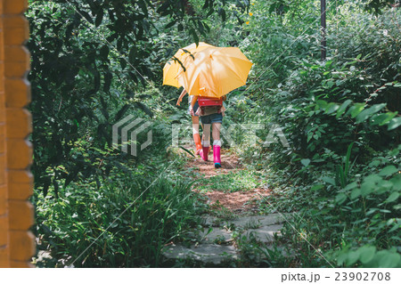 primary school child 23902708