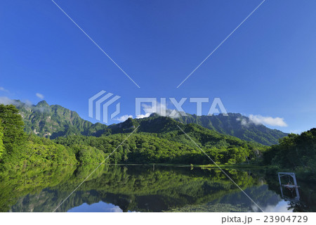 戸隠山と鏡池 戸隠山と鏡池 23904729