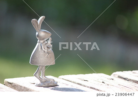 うさぎの置物 23906447
