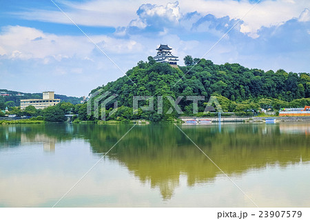 木曽川と犬山城 23907579