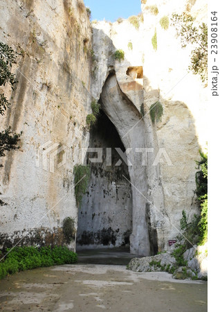 ディオニュシオスの耳（洞窟） 23908164