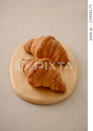 クロワッサン 23908175