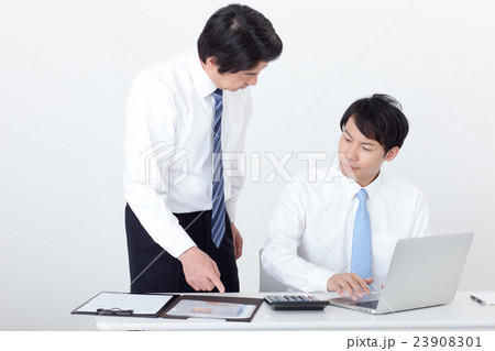 ビジネスマン　2人 23908301