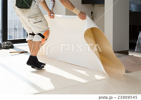 新築住居の内装工事　内装床職人 23909545