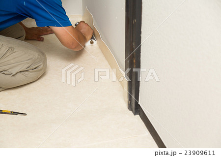 新築住居の内装工事　内装床職人 23909611