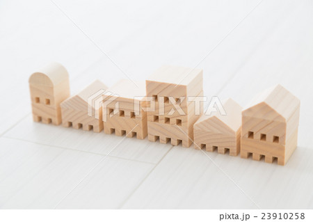 住宅、ビル、マンションイメージ 白バック 住宅、ビル、マンションイメージ 白バック 23910258