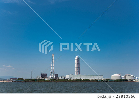 四日市港　海から見た四日市火力発電所 23910566