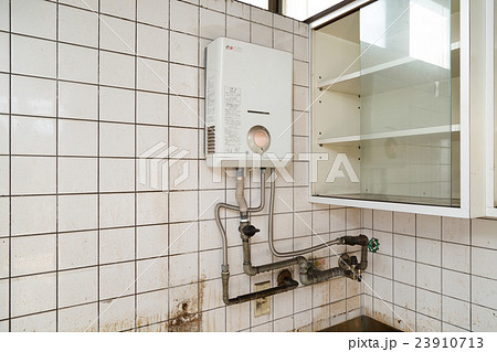 汚れた厨房 リフォームイメージ 汚れた厨房 リフォームイメージ 23910713