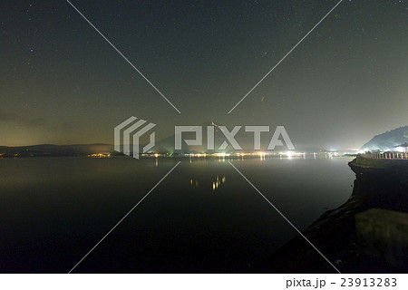 富士山・星空と登山者の光跡（山中湖から） 23913283