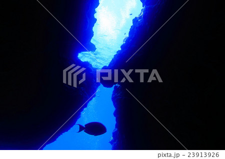 宮古島　中の島チャネルの地形 23913926