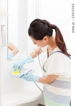 お風呂掃除 23915343