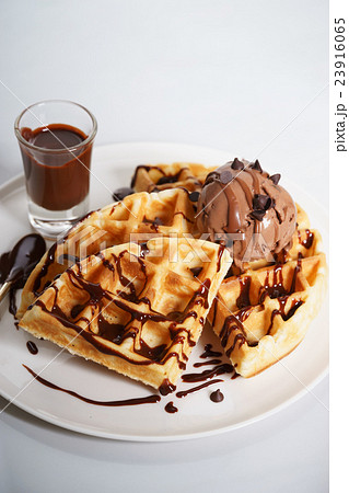 waffles with chocolate ice cream and sauce 23916065