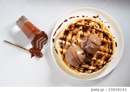 waffles with chocolate ice cream and sauce 23916141