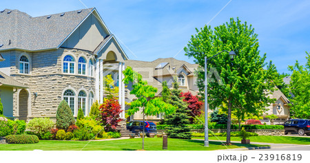 Luxury houses in North America 23916819