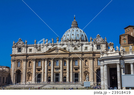 The front view of Saint Peters square in Vatican  23918419
