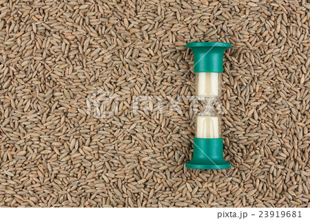 Hourglass and the grain of rye Hourglass and the grain of rye 23919681