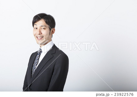 笑顔のビジネスマン 23922576