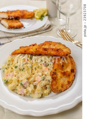 Wiener schnitzel with potato salad 23923708