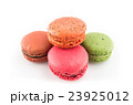 Sweet and colourful macaroons 23925012