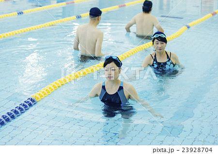 シニア　スイミング 23928704