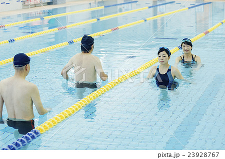 シニア　スイミング_ 23928767
