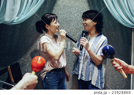 シニア カラオケ_ シニア カラオケ_ 23928869