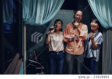 シニア カラオケ_ シニア カラオケ_ 23928964