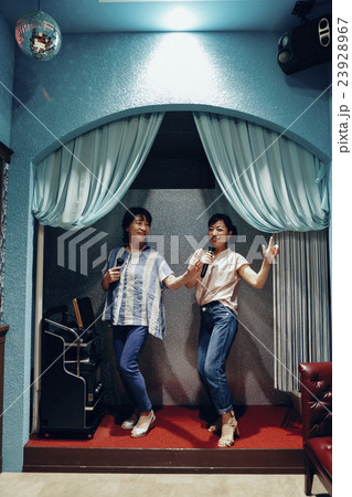 シニア カラオケ_ シニア カラオケ_ 23928967