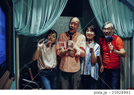 シニア カラオケ_ シニア カラオケ_ 23928991
