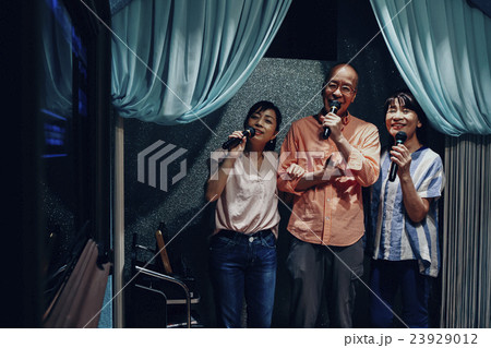 シニア カラオケ_ シニア カラオケ_ 23929012