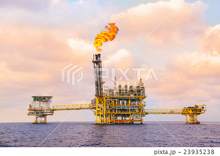 Offshore construction platform for production oil  23935238
