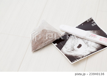 妊娠　妊娠検査薬 23940136