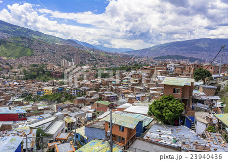 メデジンのロープウェイより街並み 23940436