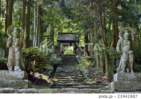 両子寺　仁王石像　山門　国東半島　六郷満山 23942887