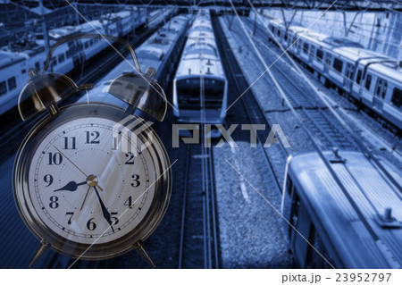 通勤電車　　 23952797