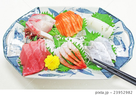 刺身の盛り合わせ 刺身の盛り合わせ 23952982