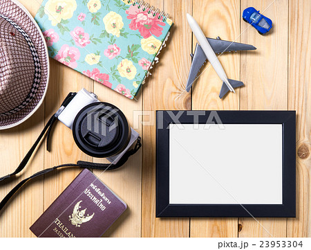 Blank photo frame with travel objects Blank photo frame with travel objects 23953304