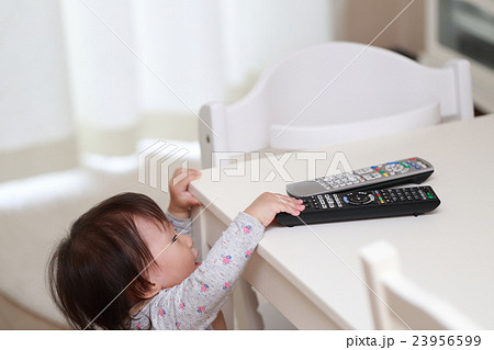 赤ちゃん いたずら (ベビー 幼児 女の子 1才 1歳 掴まり立ち TV テレビ ブルーレイ) 赤ちゃん いたずら (ベビー 幼児 女の子 1才 1歳 掴まり立ち TV テレビ ブルーレイ) 23956599