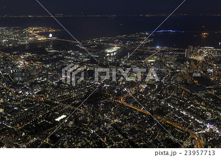 夜の東京ベイエリアを空撮 23957713