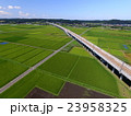 田園をはしる新幹線の線路 23958325