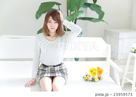 若い女性 ヘアスタイル 若い女性 ヘアスタイル 23959573