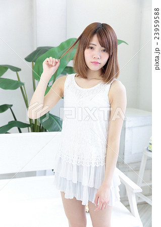 若い女性 ヘアスタイル 若い女性 ヘアスタイル 23959588