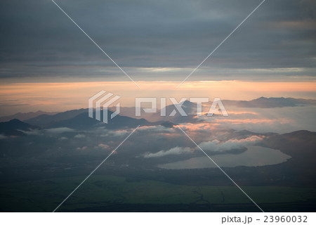 朝焼けと山中湖 朝焼けと山中湖 23960032