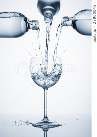 water glass 23960945
