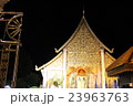 タイ　チェンマイの寺院　ワットプラシンの夜間ライトアップ 23963763