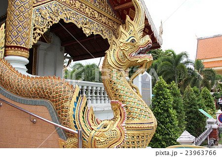 タイ チェンマイの寺院 ワットプラシンの竜 タイ チェンマイの寺院 ワットプラシンの竜 23963766