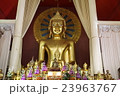 タイ　チェンマイの寺院　ワットプラシンの金色の仏像 23963767